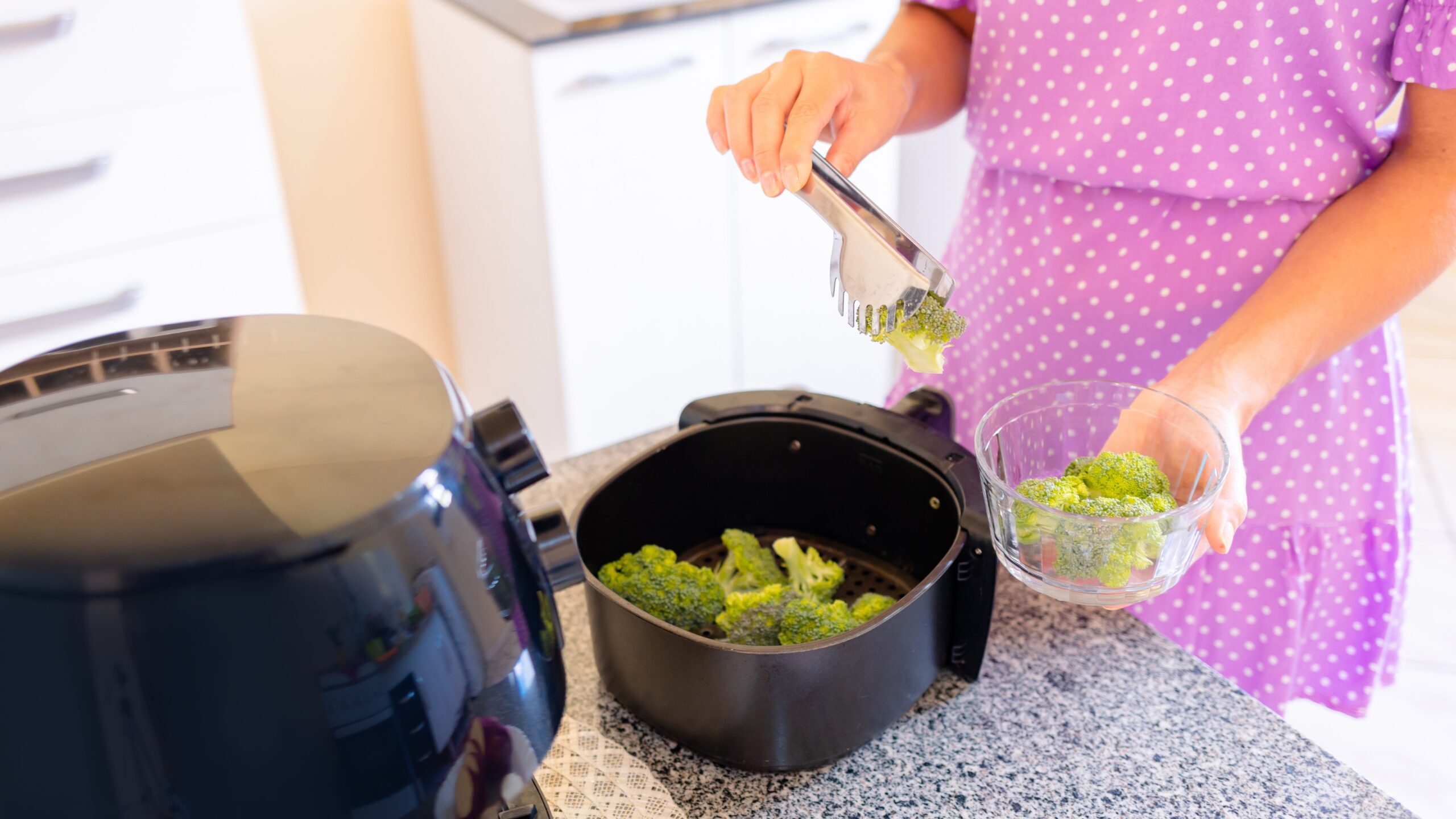 testing an air fryer and cooking vegetables